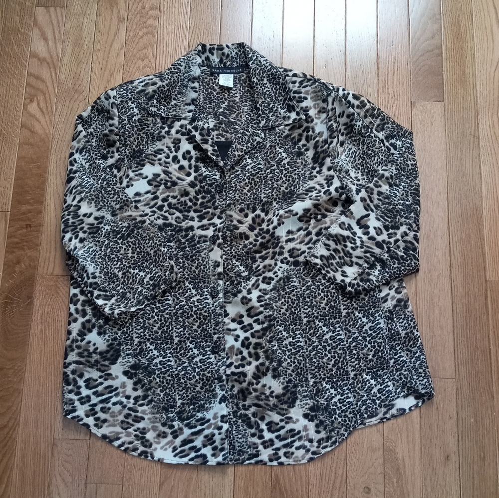 Sarah Michelle attached blouse/shell animal print
